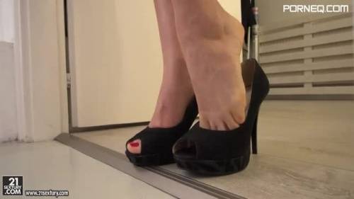 Premium foot fetish romance with gorgeous Tina Kay (1) - new.porneq.com on ipornview.com