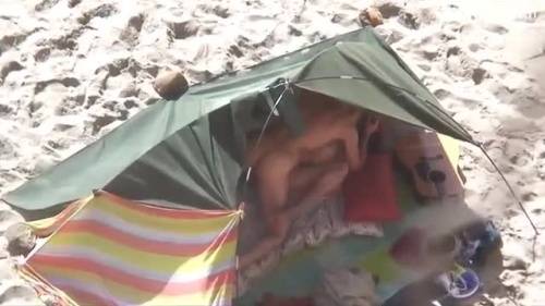 Voyeur with a video camera, filming couples fucking on the beach - new.porneq.com on ipornview.com