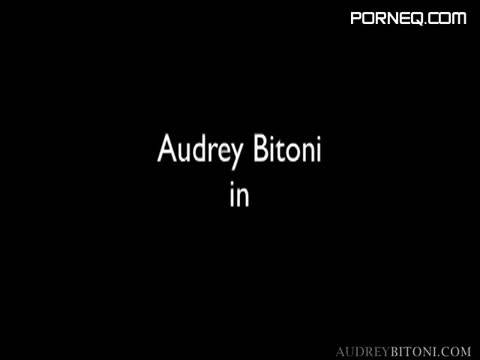 Audrey Bitoni Lets You Peek Through the Bubble Bath! Uncensored - new.porneq.com on ipornview.com